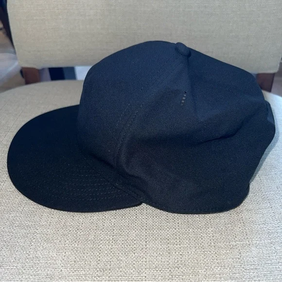 Lululemon Seawheeze 2015 Commemorative
Adjustable Cap - Picture 4 of 10
